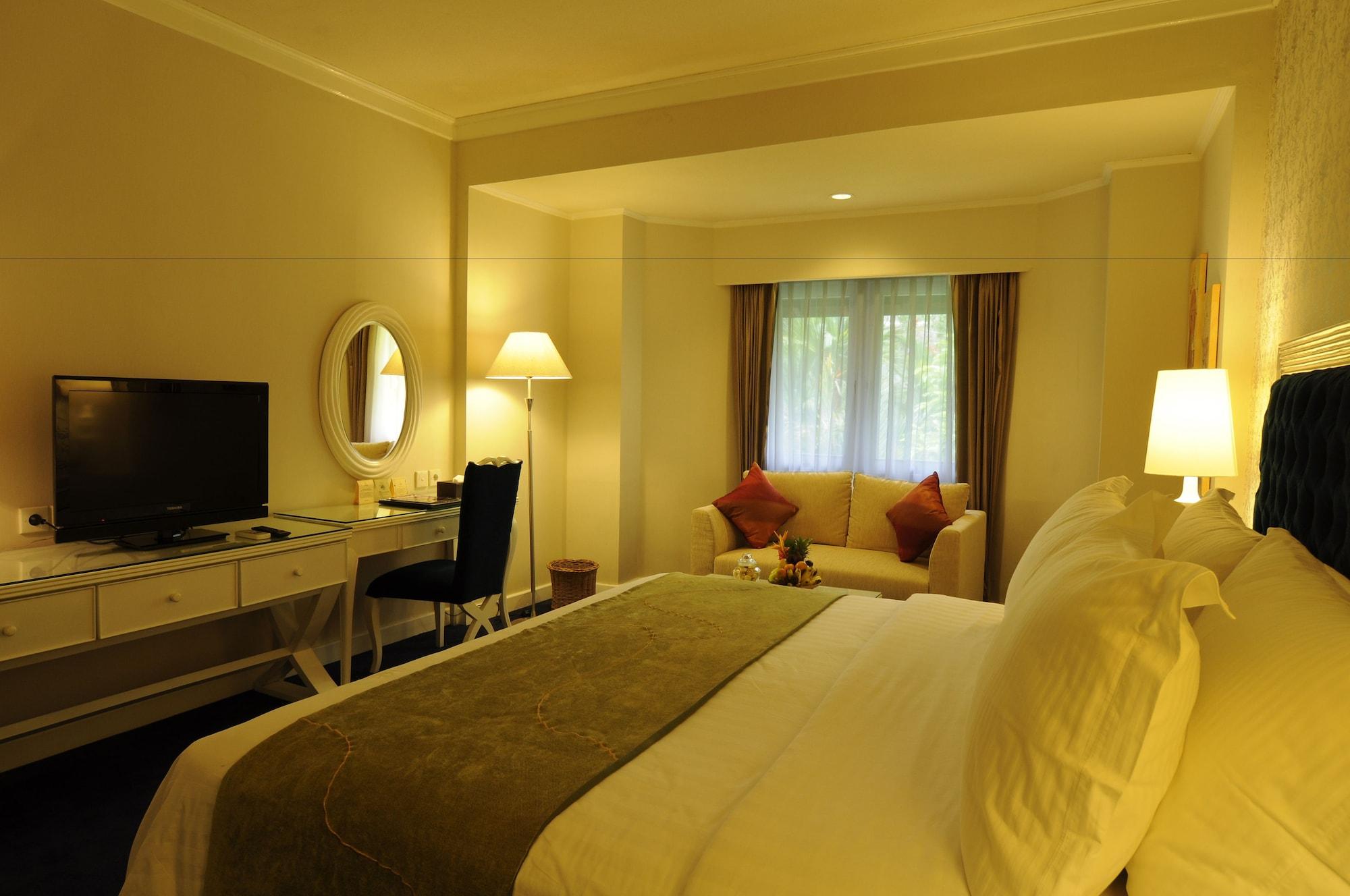 Grand Legi Hotel Mataram Exteriör bild