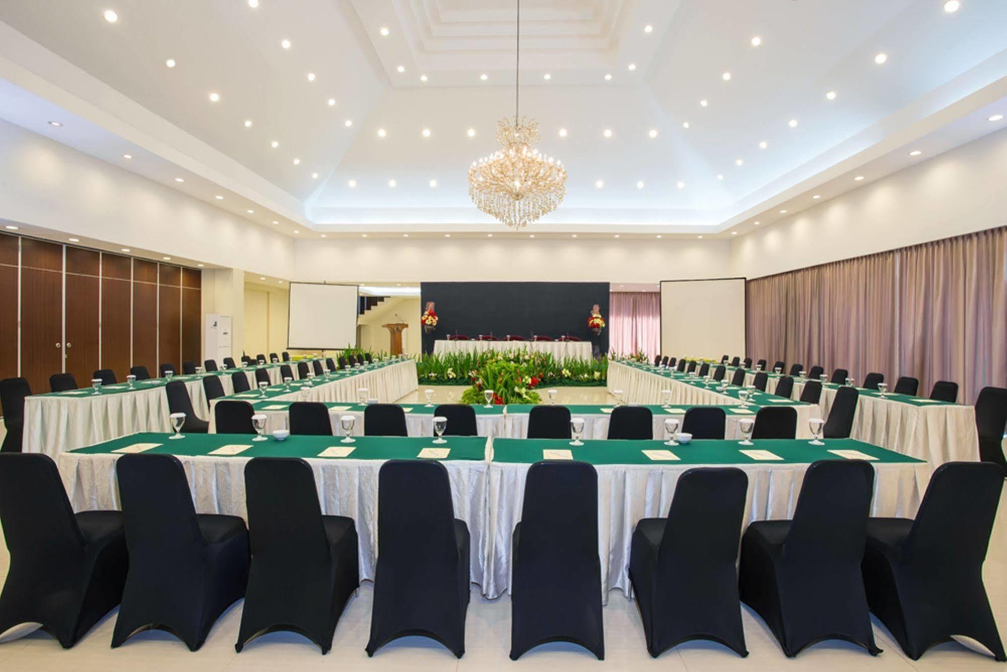 Grand Legi Hotel Mataram Exteriör bild