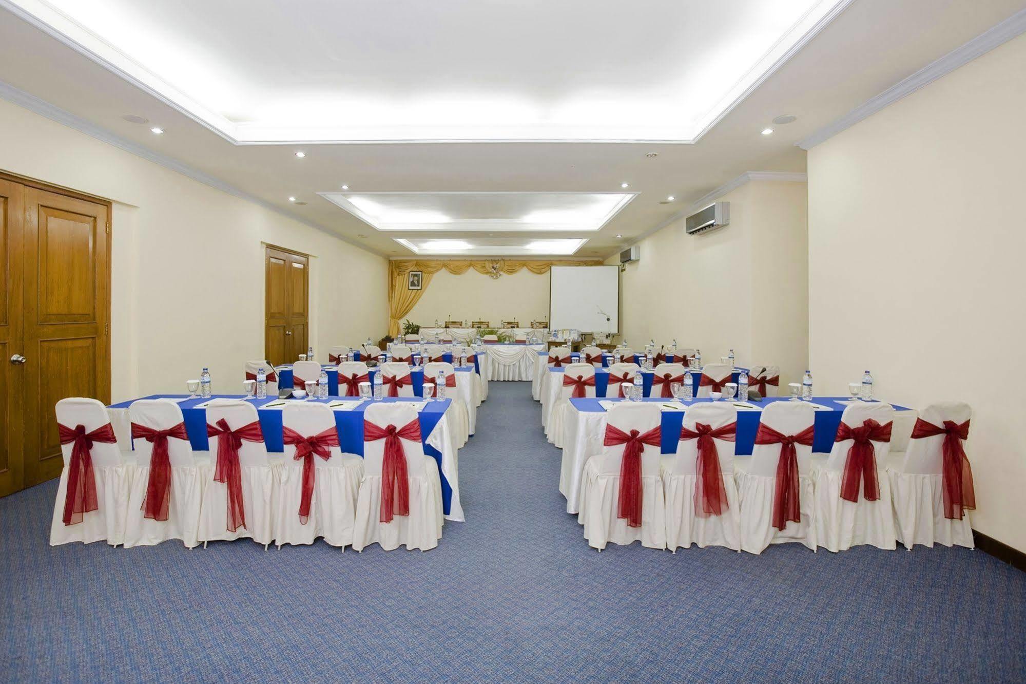 Grand Legi Hotel Mataram Exteriör bild