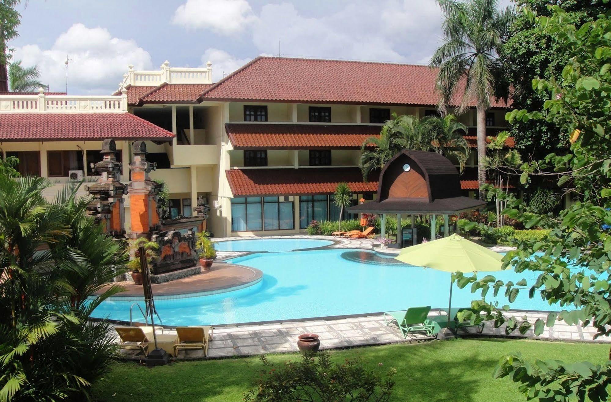 Grand Legi Hotel Mataram Exteriör bild
