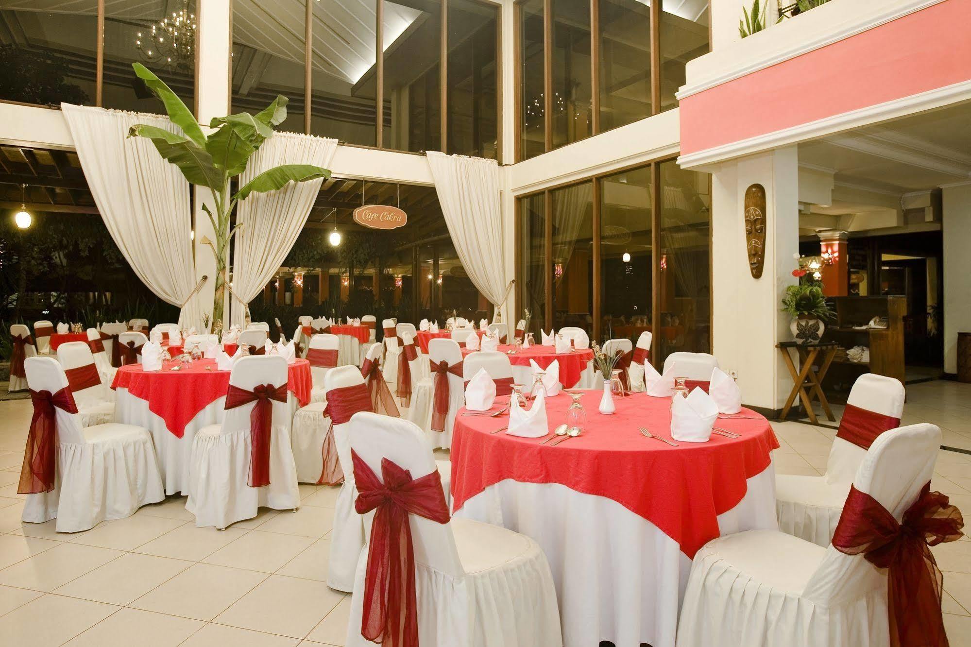 Grand Legi Hotel Mataram Exteriör bild